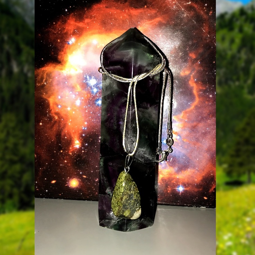 🍀 Hand-made Green Diopside Healing Stone Necklace
